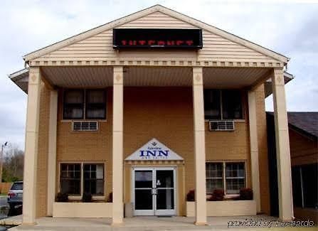 Fairview Inn & Suites Екстериор снимка